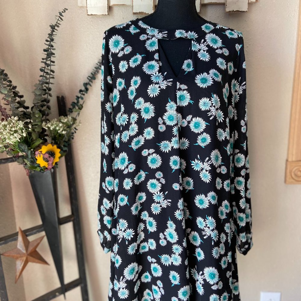4/$20 Express Black Blue & White Floral Daisy Tunic Dress M